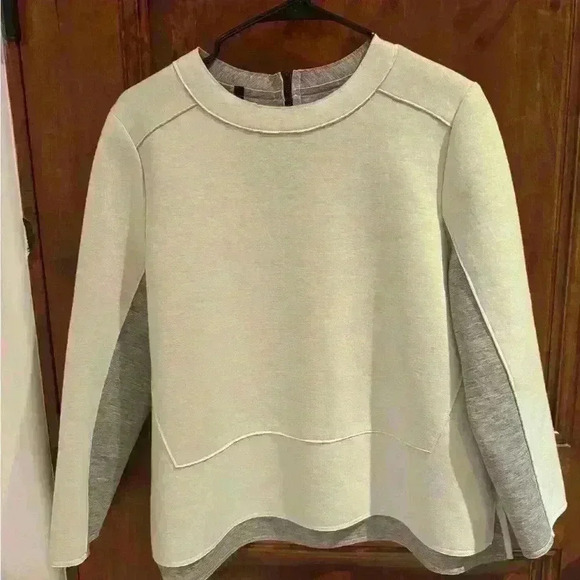 IC Connie K Women's Size Medium sweater Structured Seamed Boxy scuba material - Picture 1 of 3